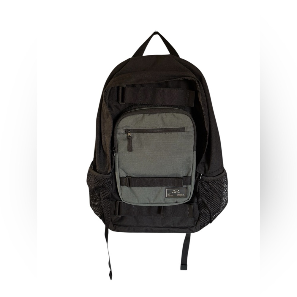 Oakley Multifunctional Black And Gray Backpack - image 1